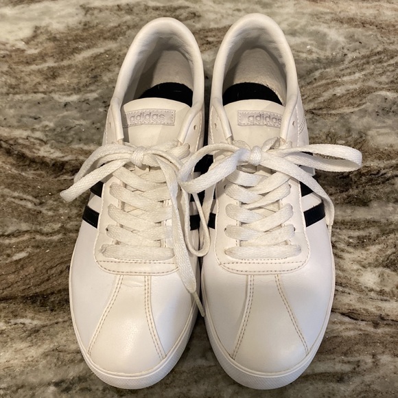 Adidas. Size US 8. Barely worn. - Picture 3 of 6